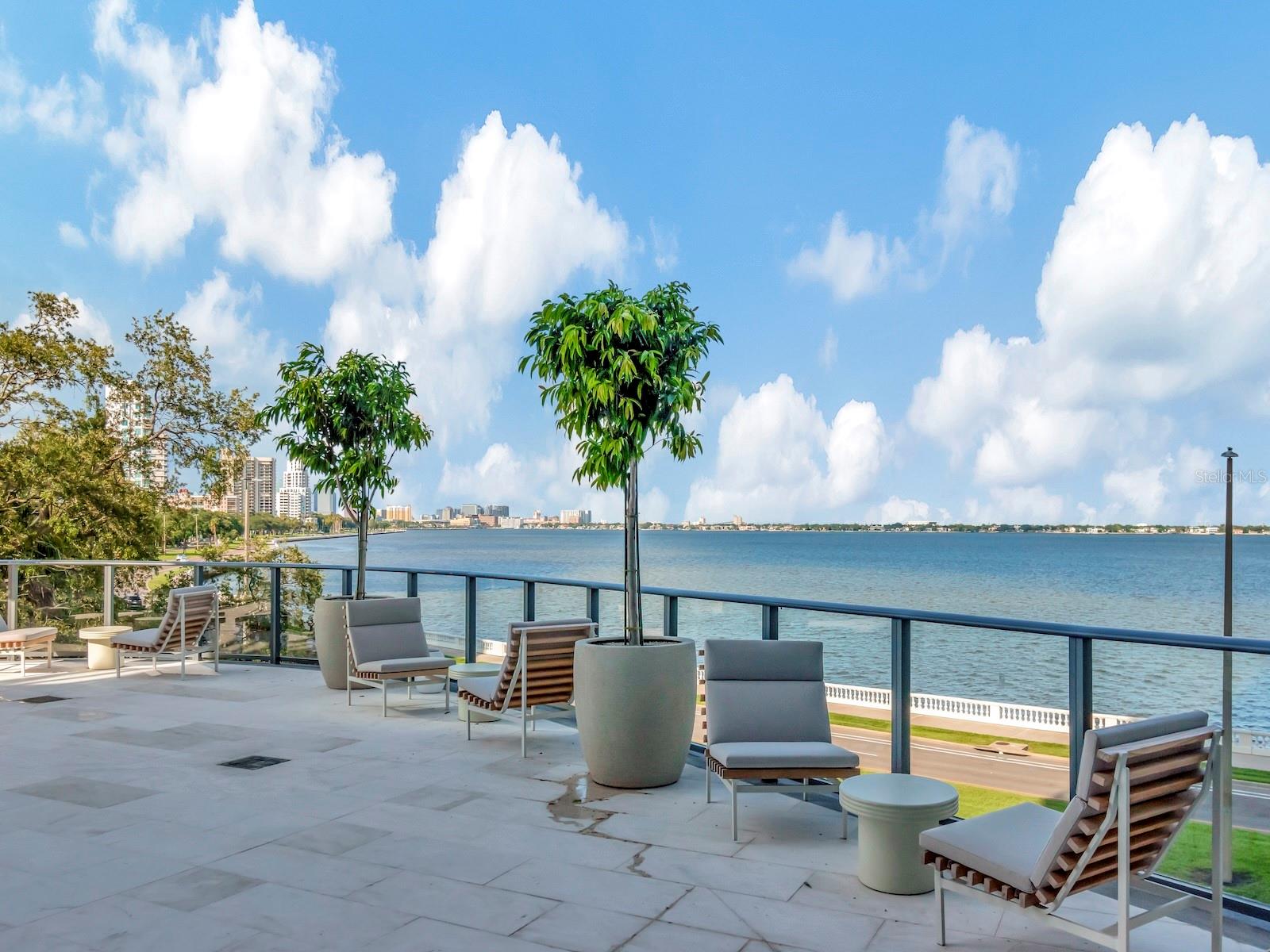 3105 BAY OAK CONDOMIMIUM LOT TH01 - Residential