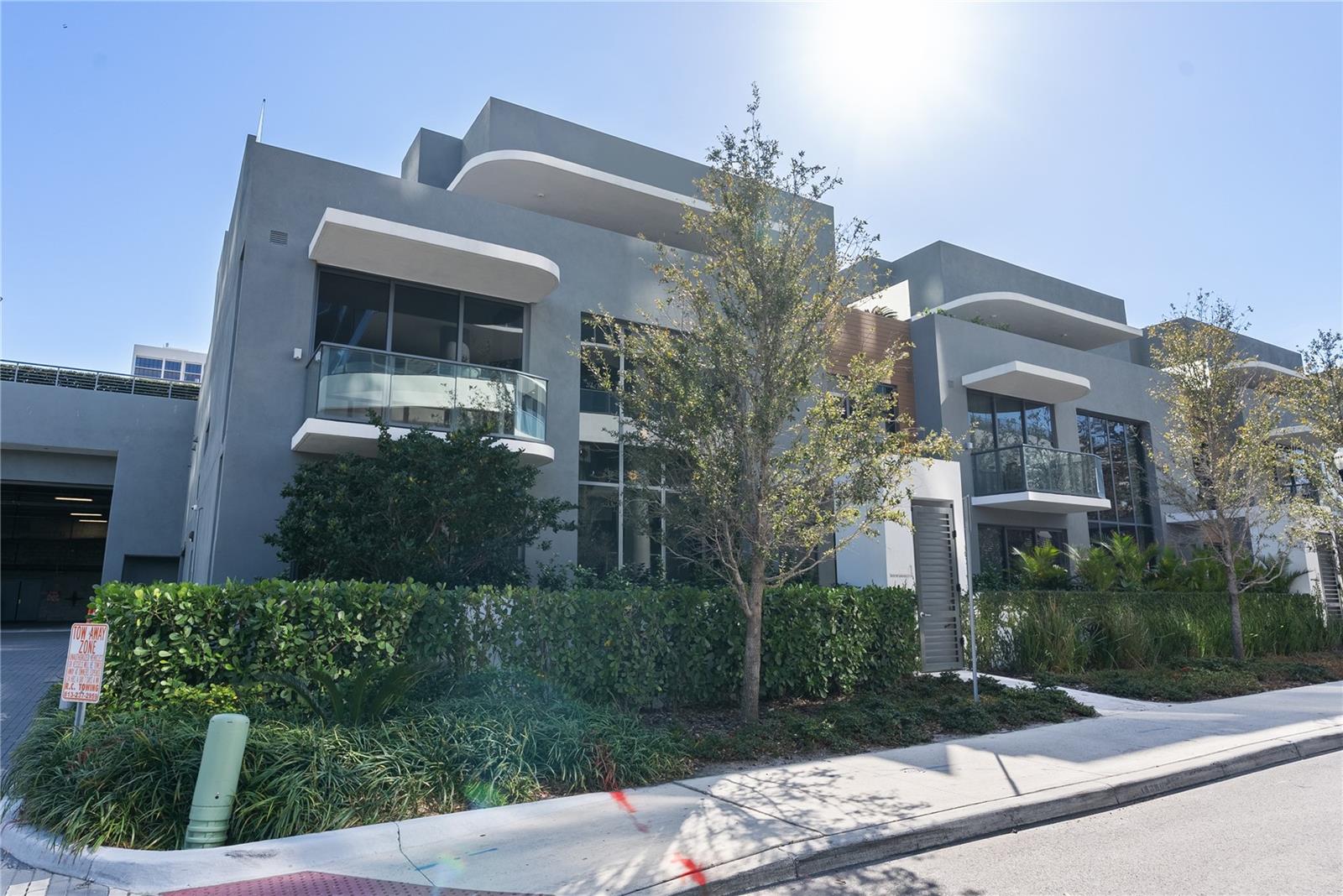 3105 BAY OAK CONDOMIMIUM LOT TH01 - Residential