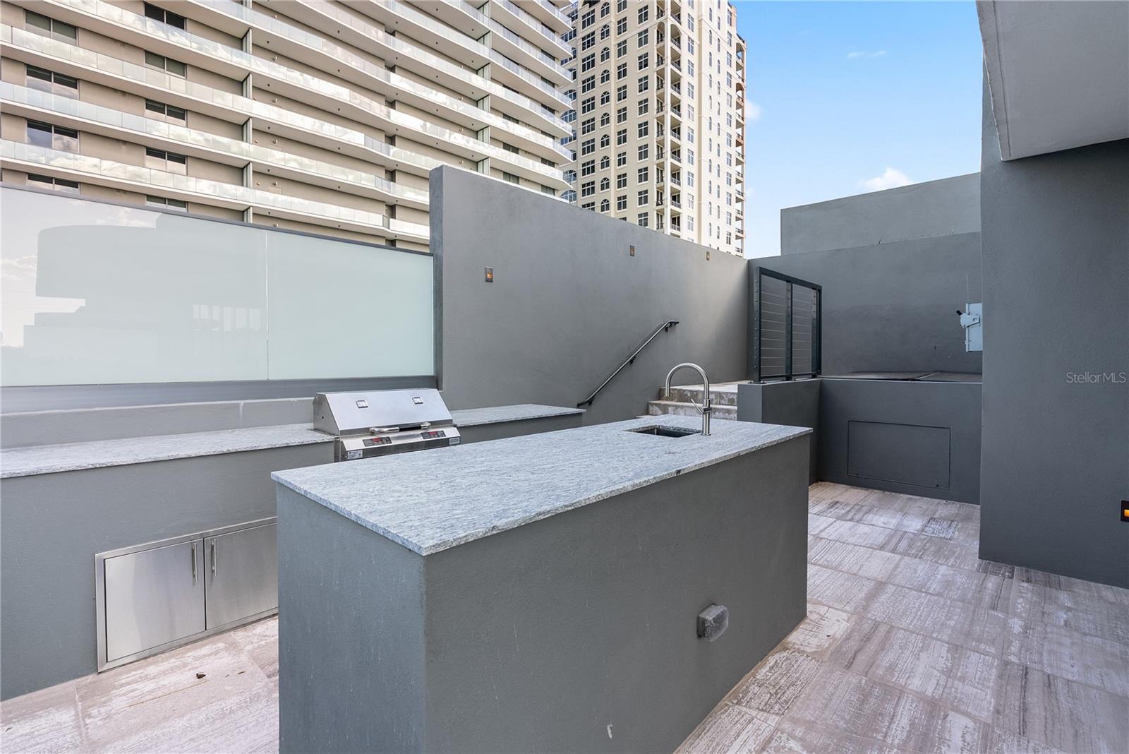 3105 BAY OAK CONDOMIMIUM LOT TH01 - Residential
