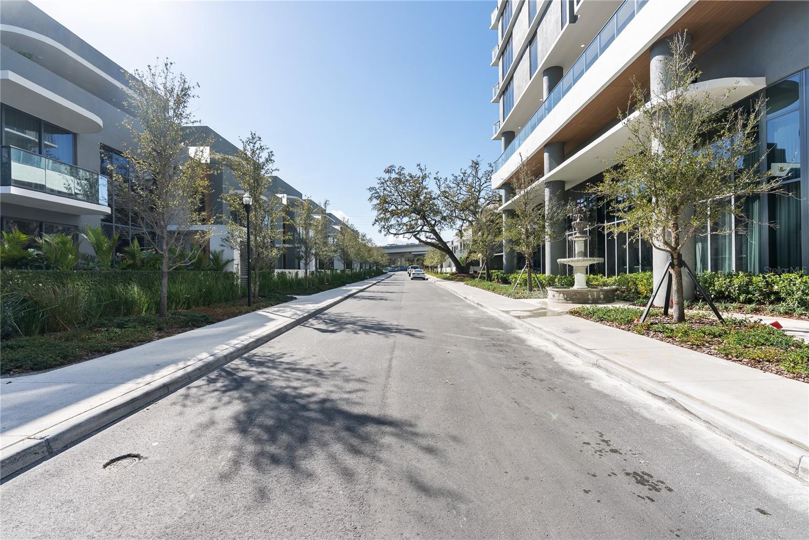 3105 BAY OAK CONDOMIMIUM LOT TH01 - Residential