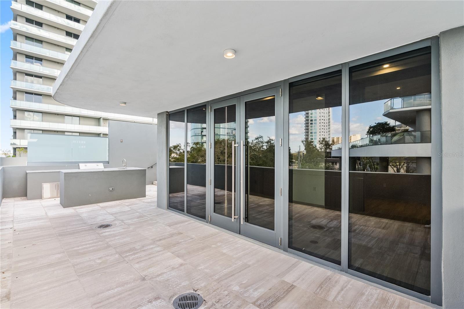 3105 BAY OAK CONDOMIMIUM LOT TH01 - Residential