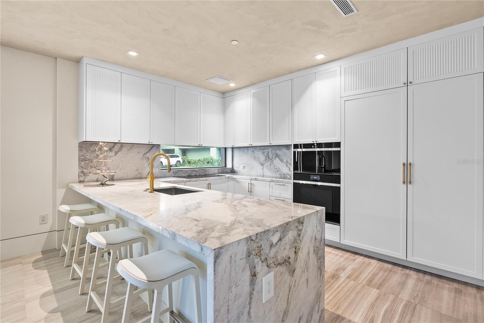 3105 BAY OAK CONDOMIMIUM LOT TH01 - Residential