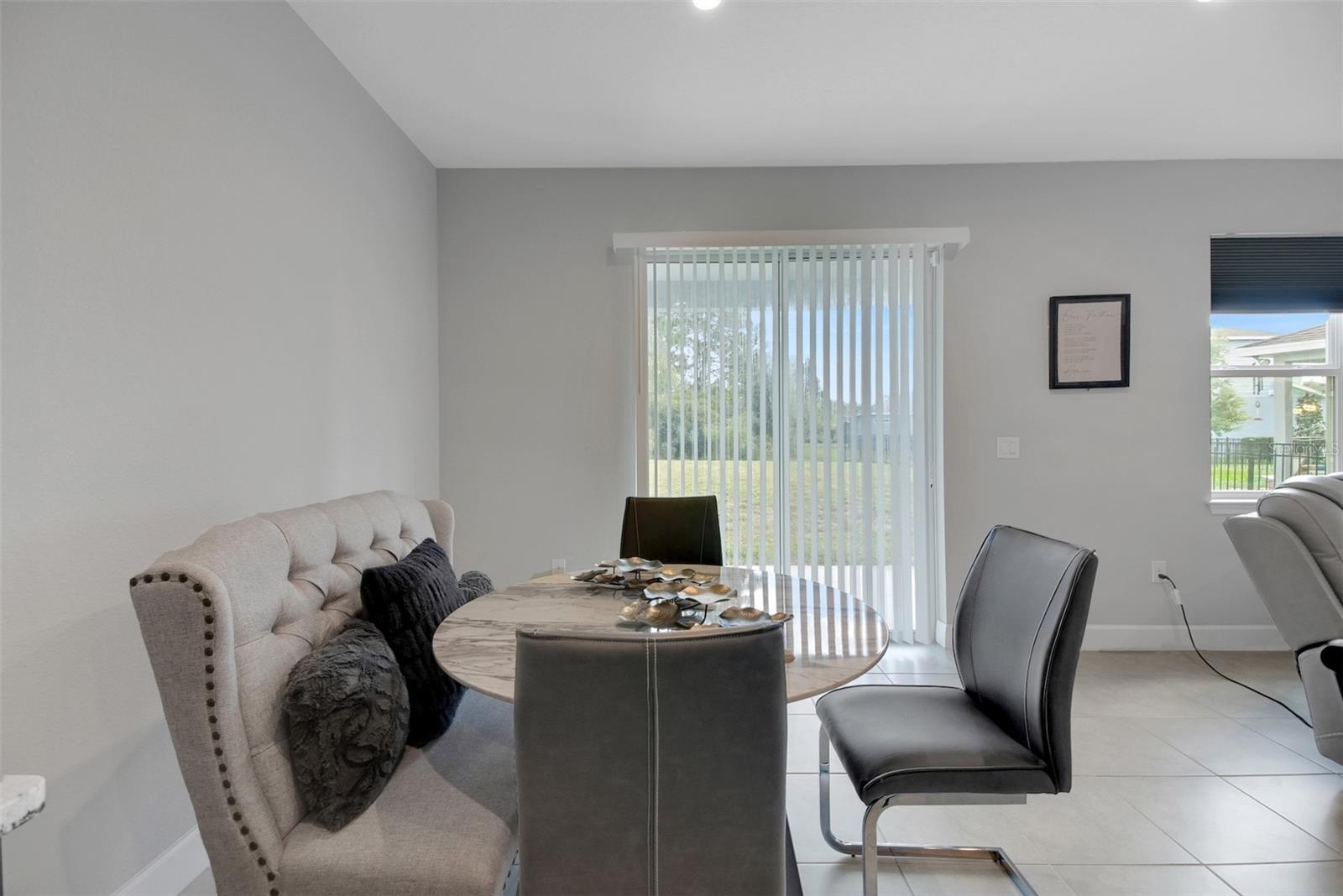 VICTORIA TRAILS - Residential