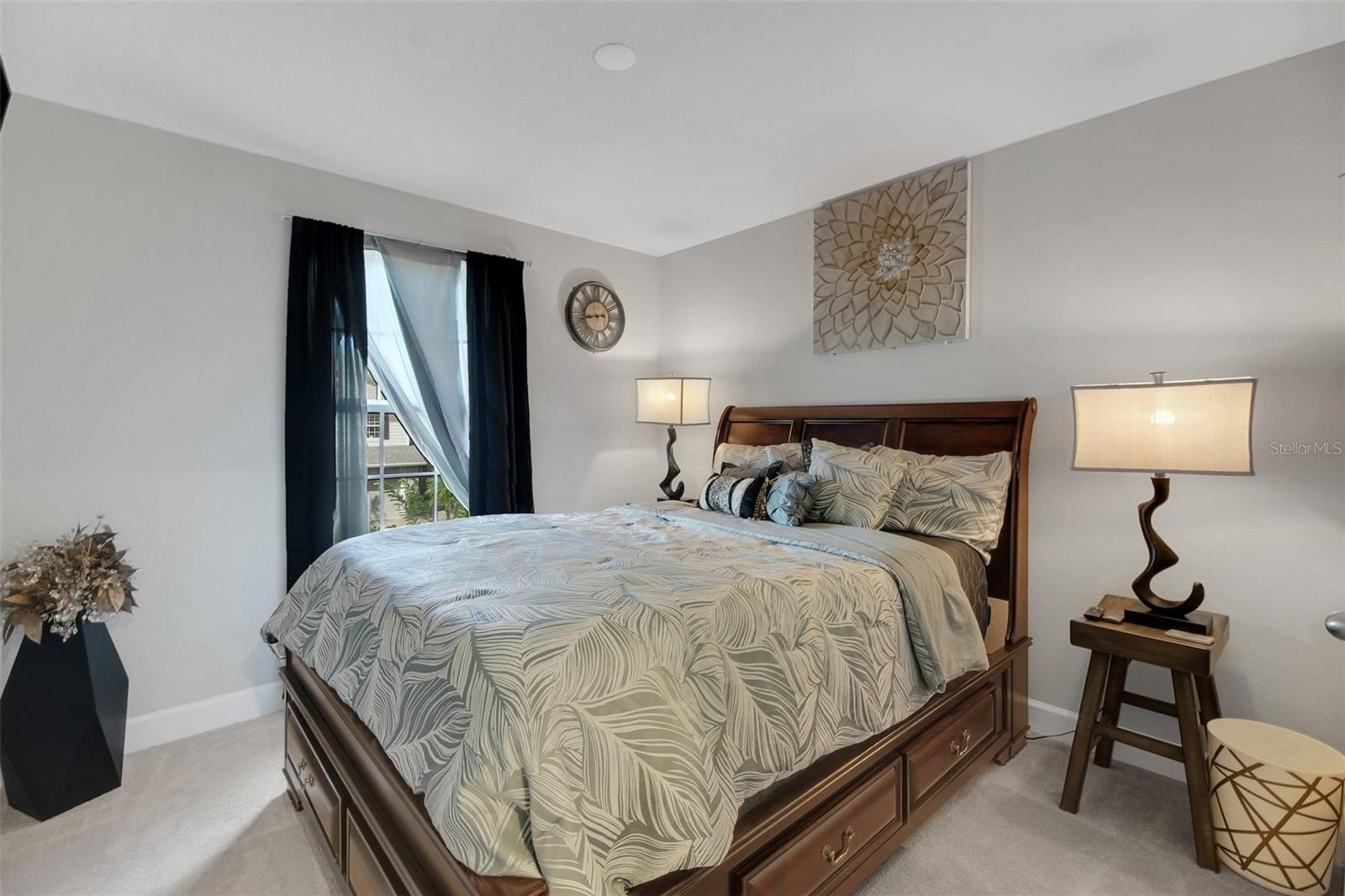 VICTORIA TRAILS - Residential