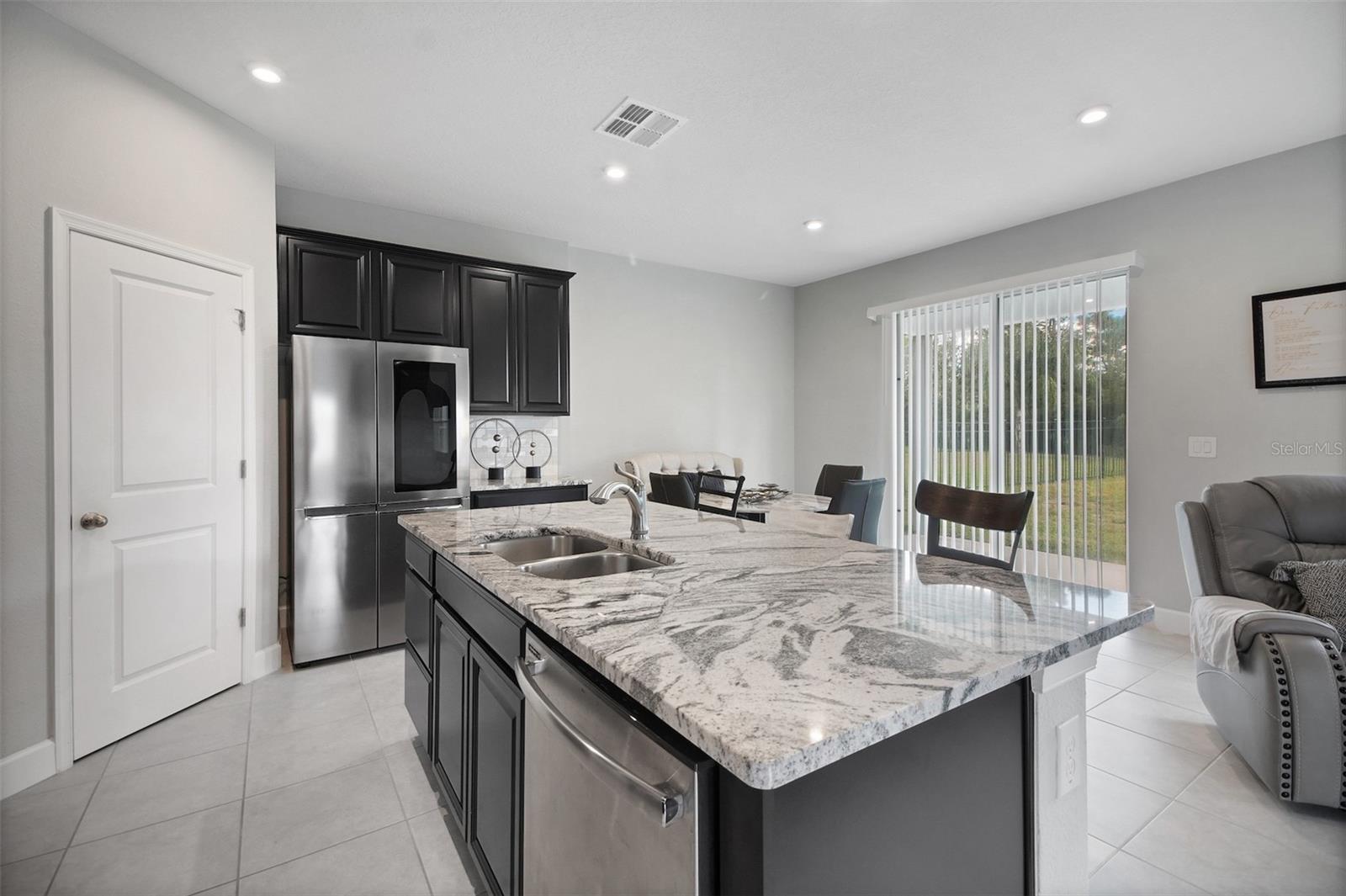 VICTORIA TRAILS - Residential