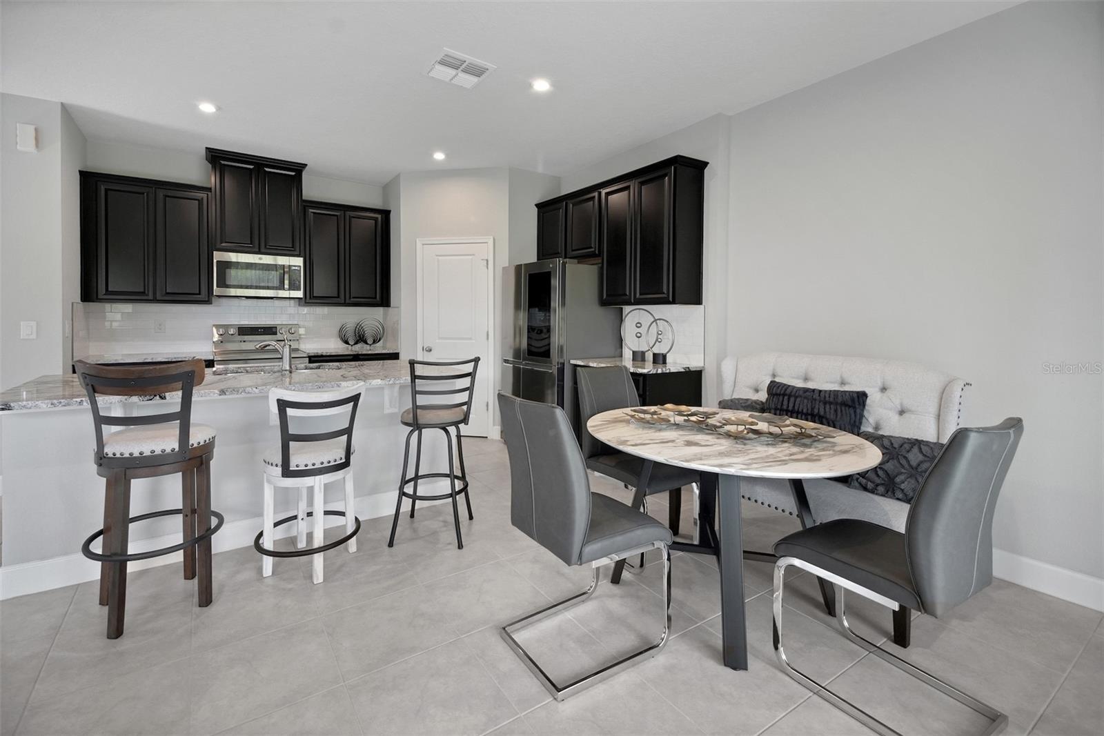 VICTORIA TRAILS - Residential