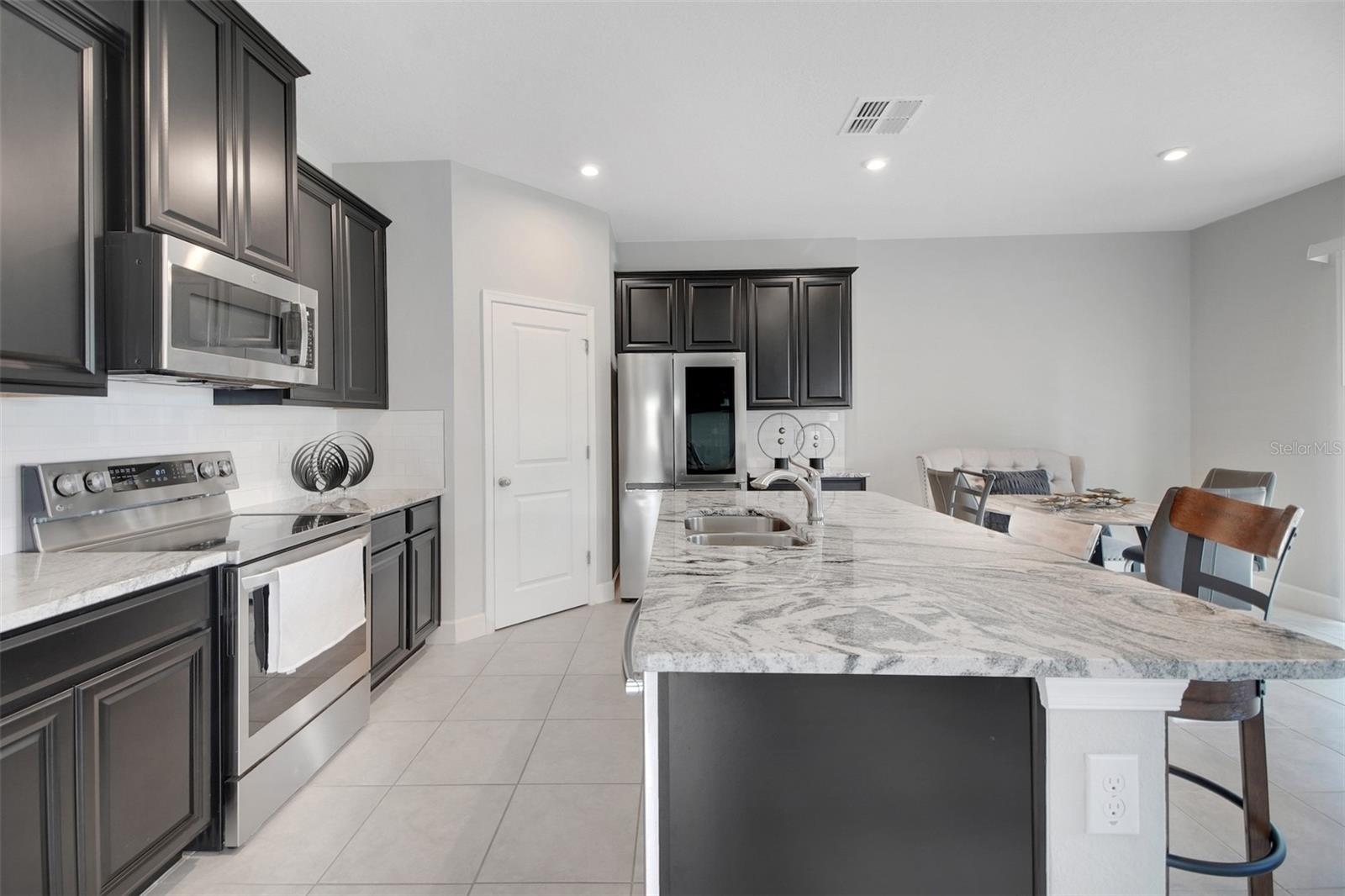 VICTORIA TRAILS - Residential