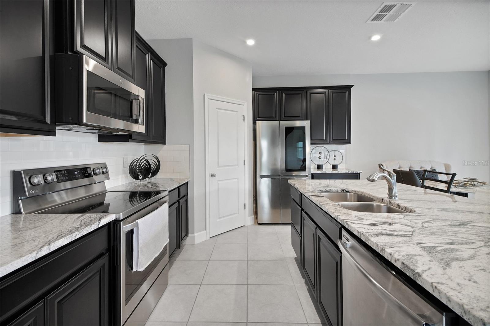 VICTORIA TRAILS - Residential