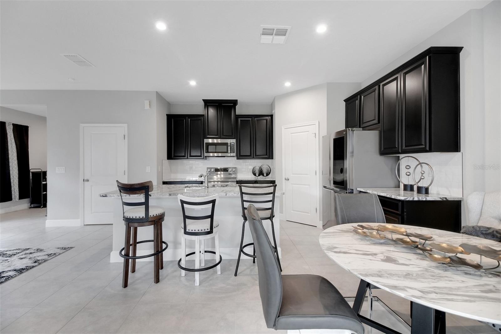 VICTORIA TRAILS - Residential