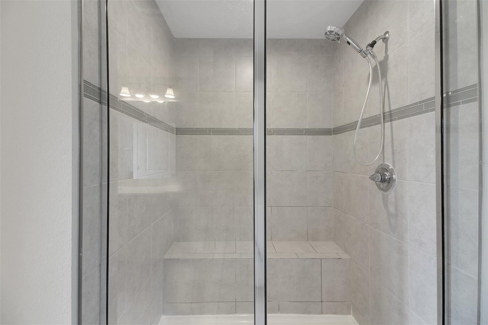 VICTORIA TRAILS - Residential