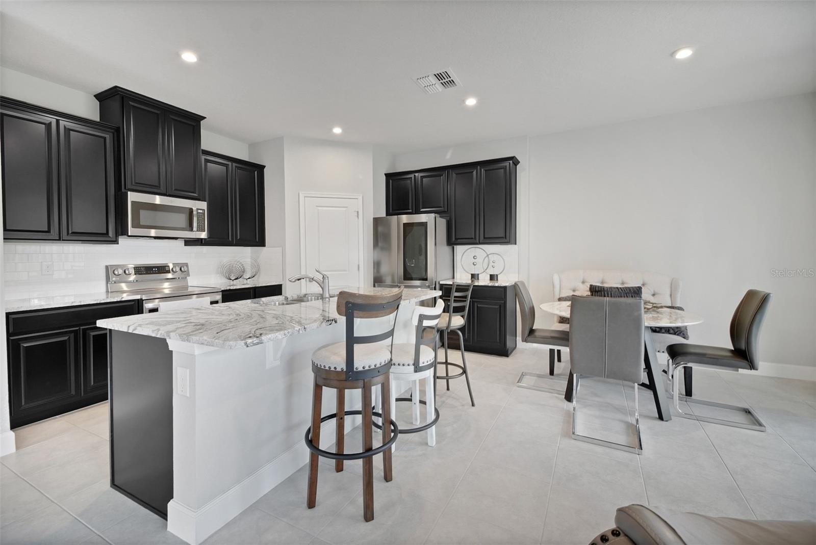 VICTORIA TRAILS - Residential