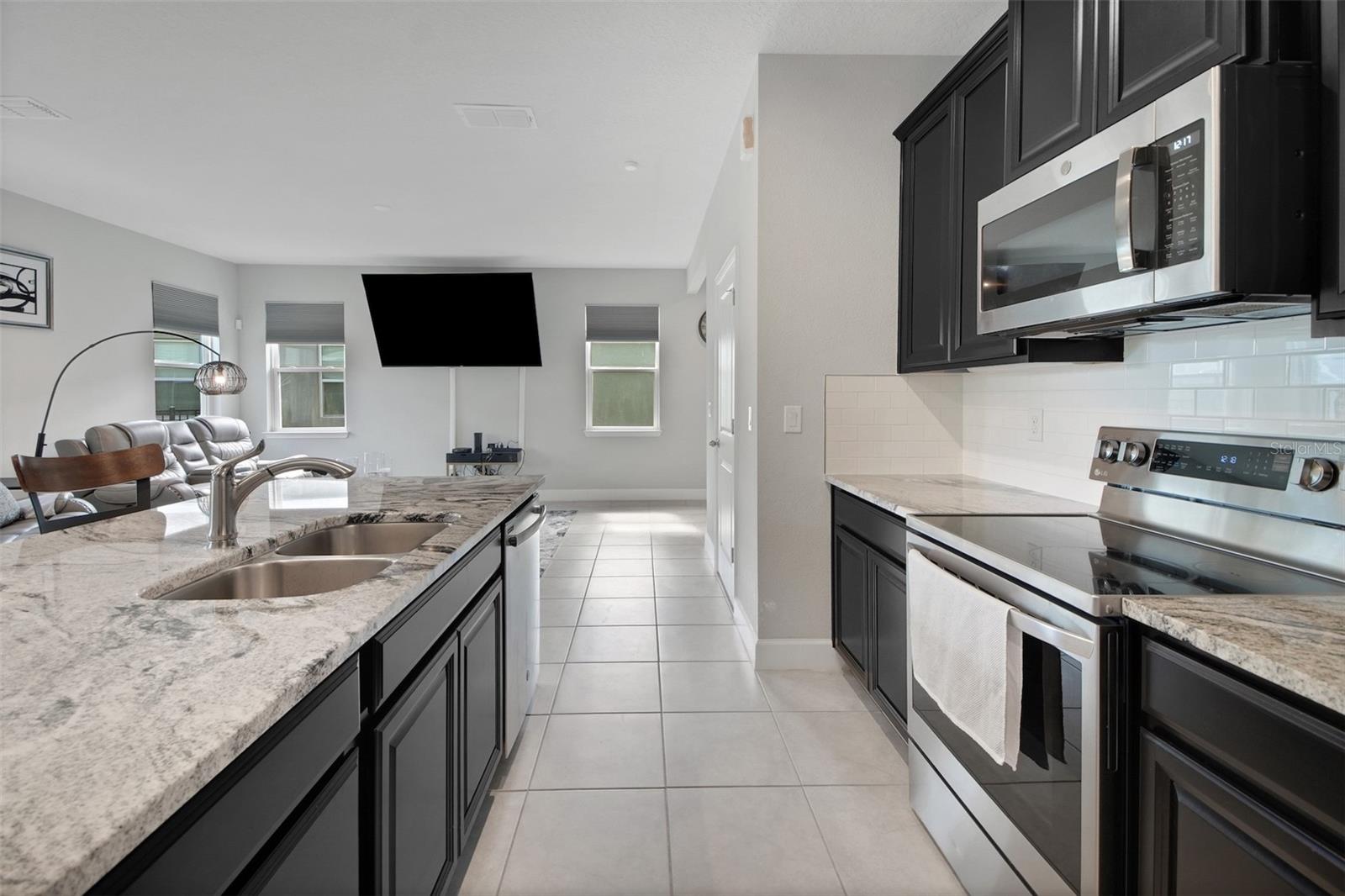 VICTORIA TRAILS - Residential