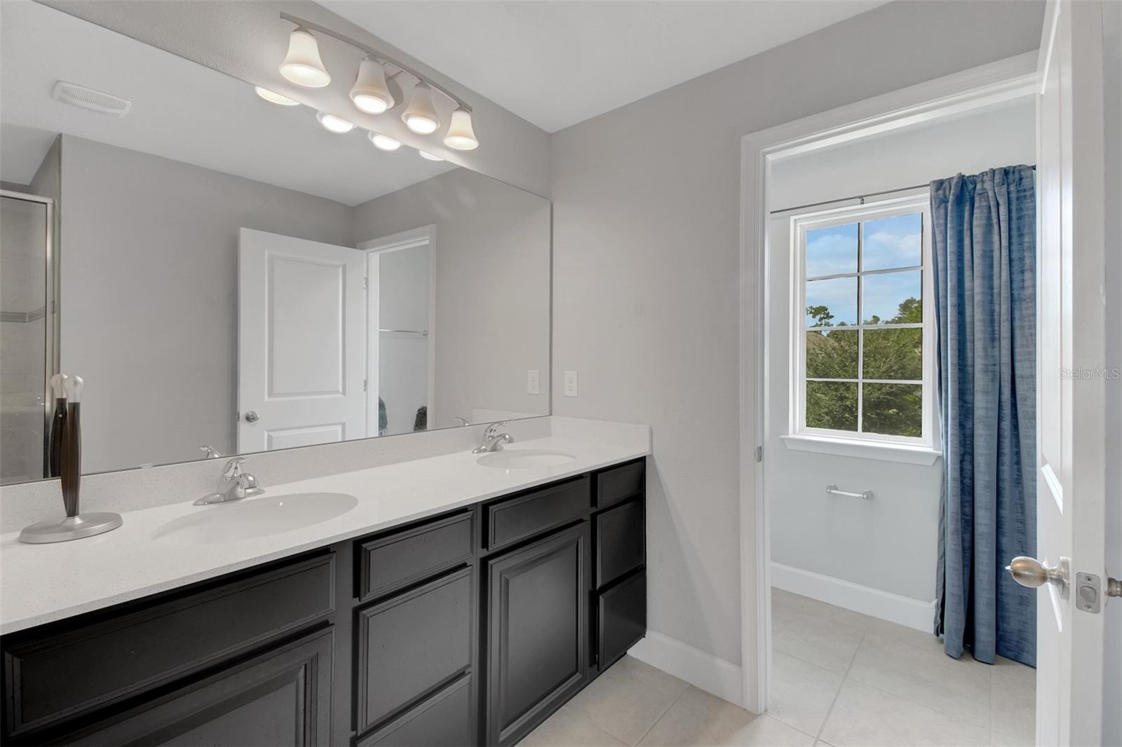 VICTORIA TRAILS - Residential