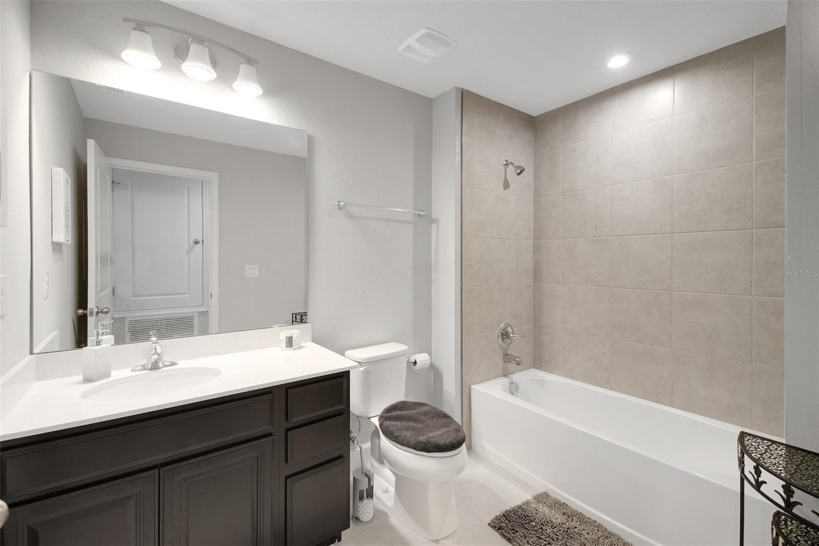 VICTORIA TRAILS - Residential