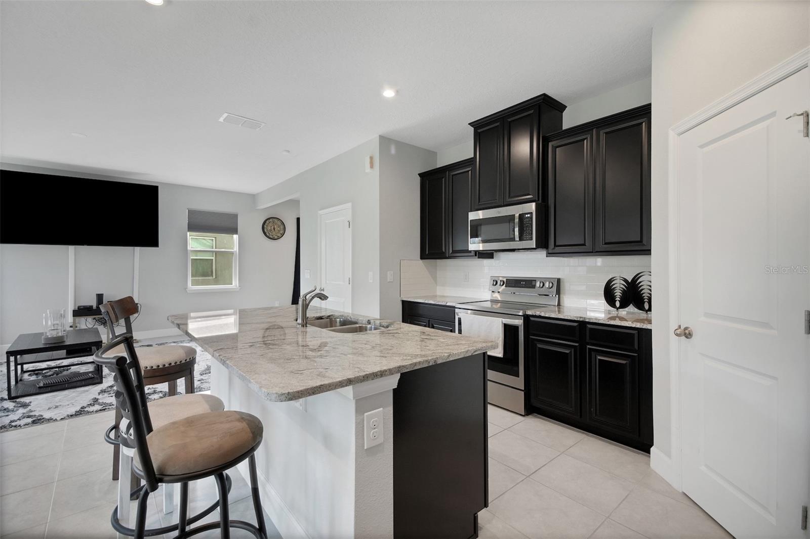 VICTORIA TRAILS - Residential