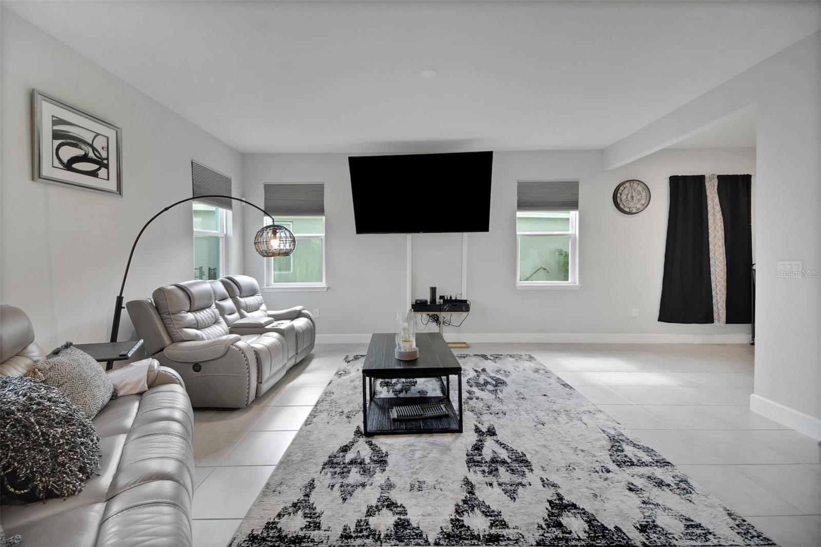 VICTORIA TRAILS - Residential