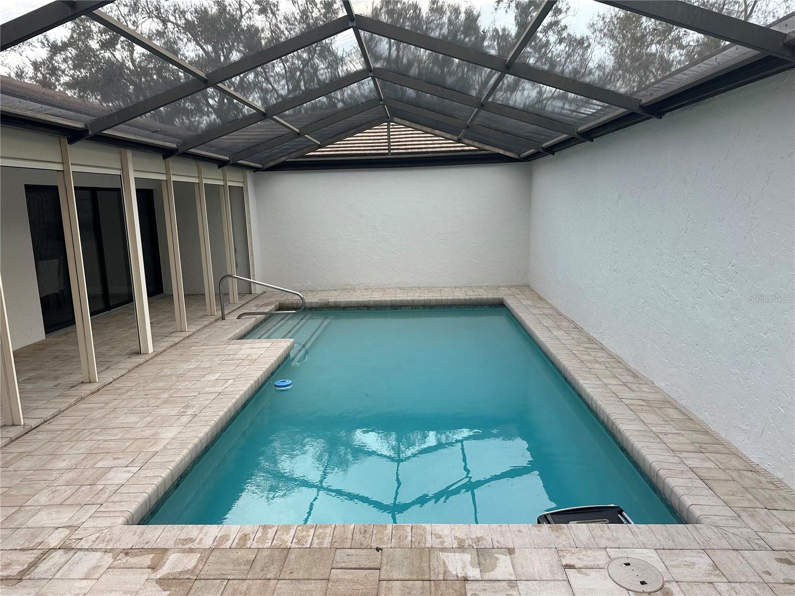 3963 GLEN OAKS MANOR DRIVE