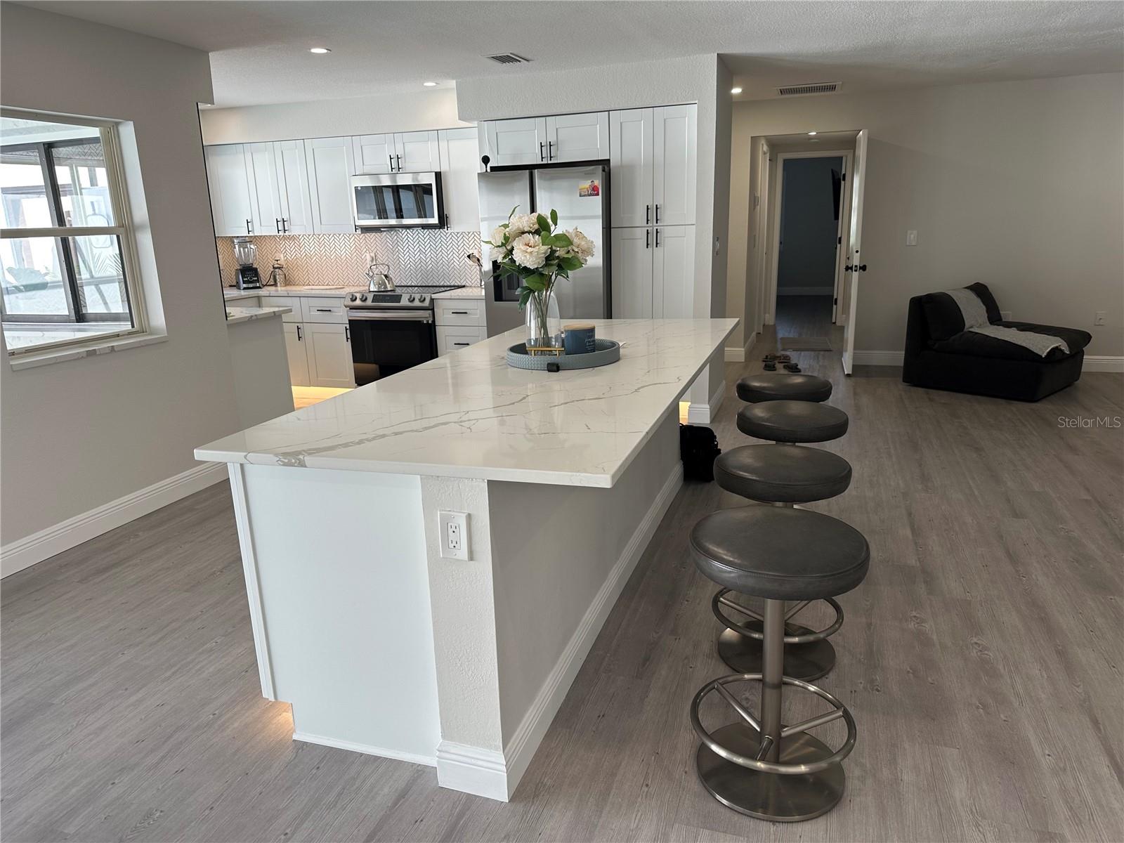 3963 GLEN OAKS MANOR DRIVE