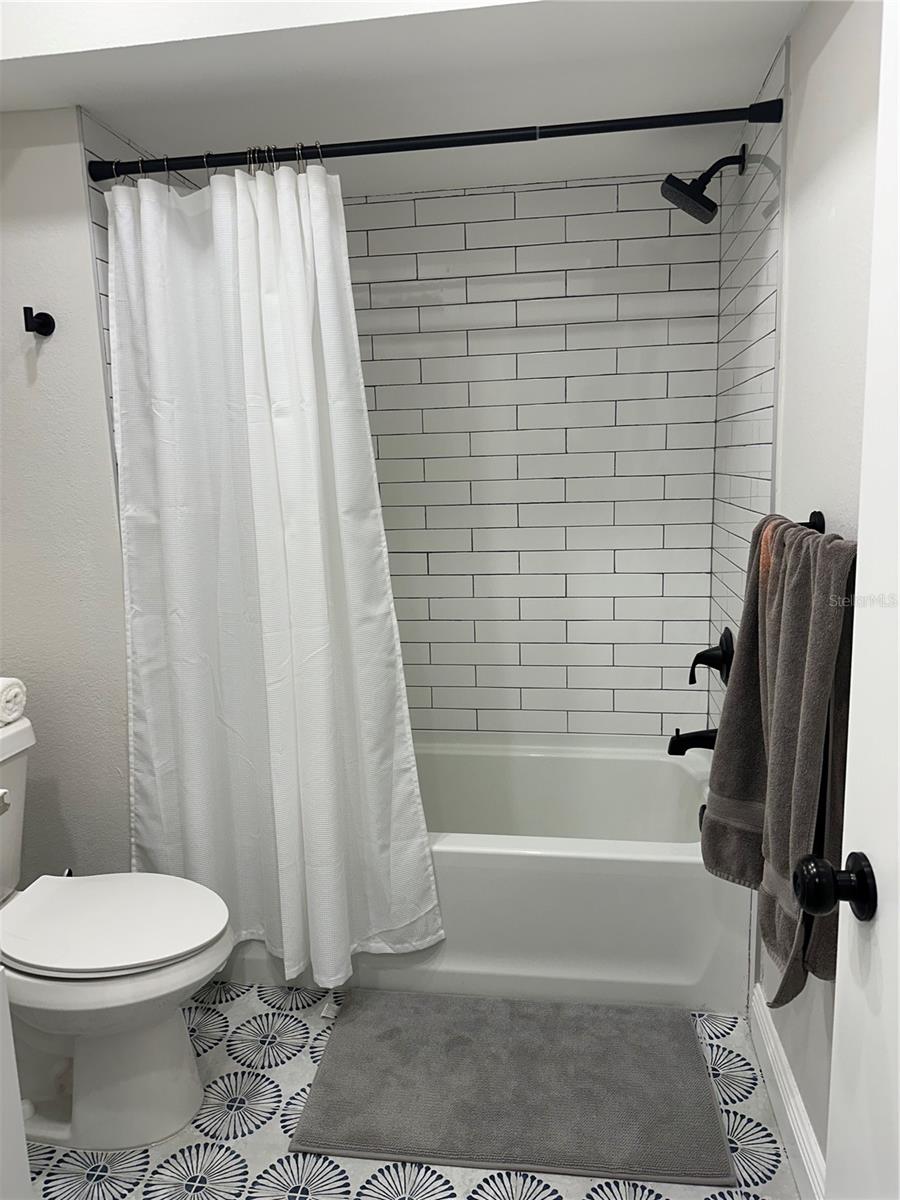 GLEN OAKS MANOR HOMES PH 1 - Residential