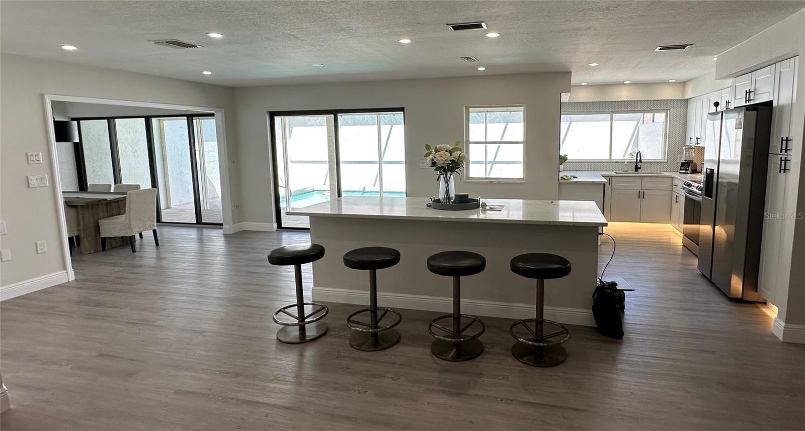 3963 GLEN OAKS MANOR DRIVE