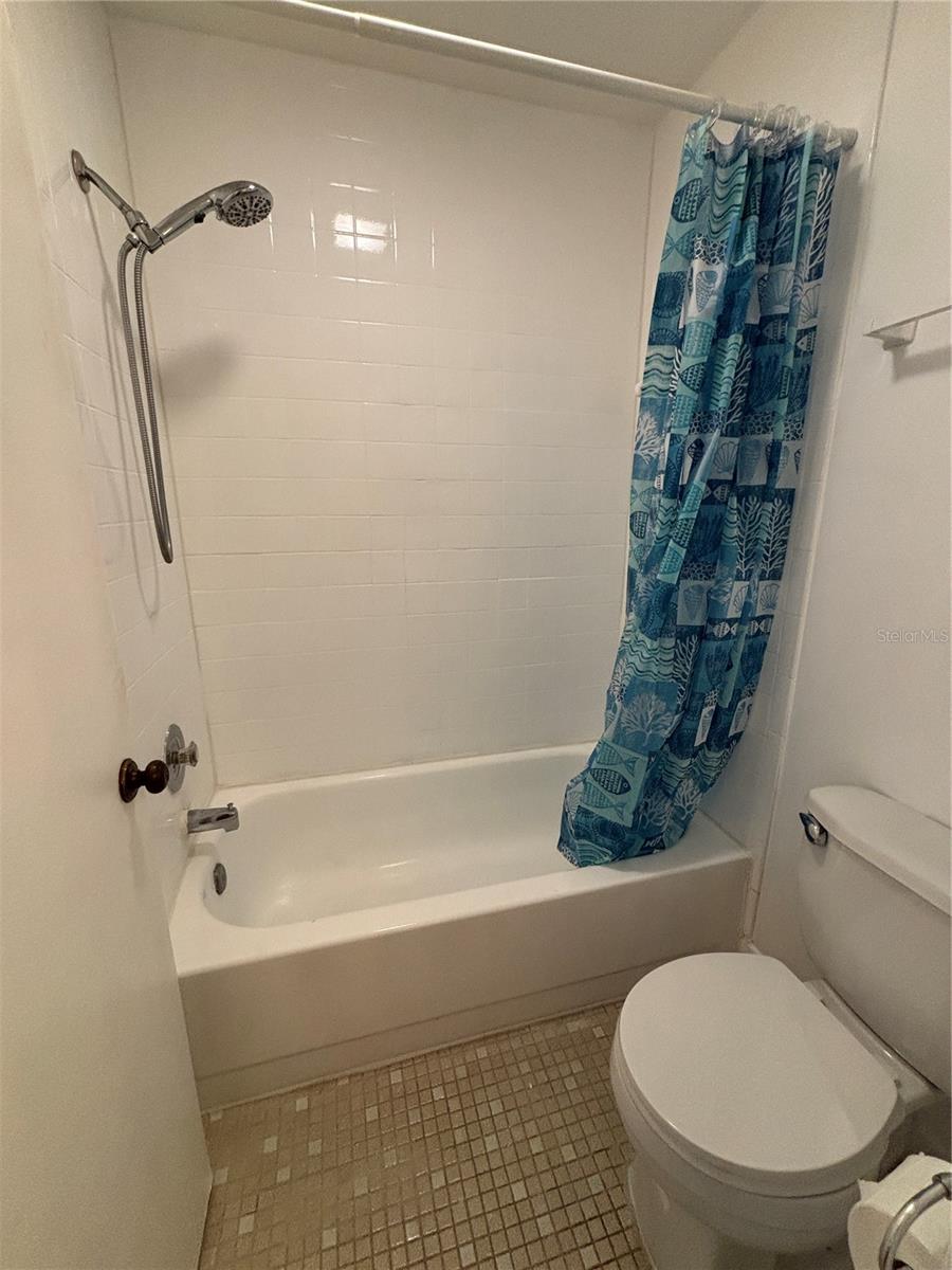 MAXIMO WOODS UNIT ONE - Residential Lease