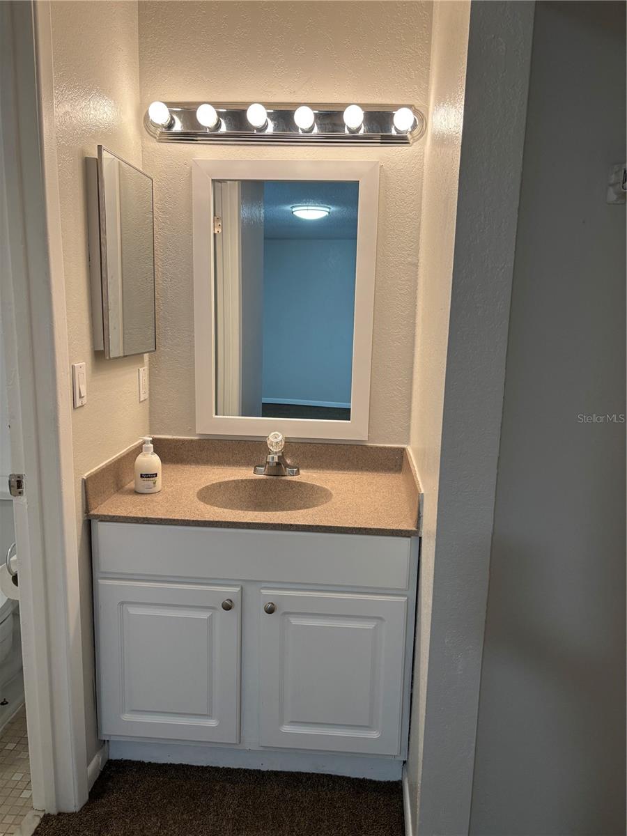 MAXIMO WOODS UNIT ONE - Residential Lease