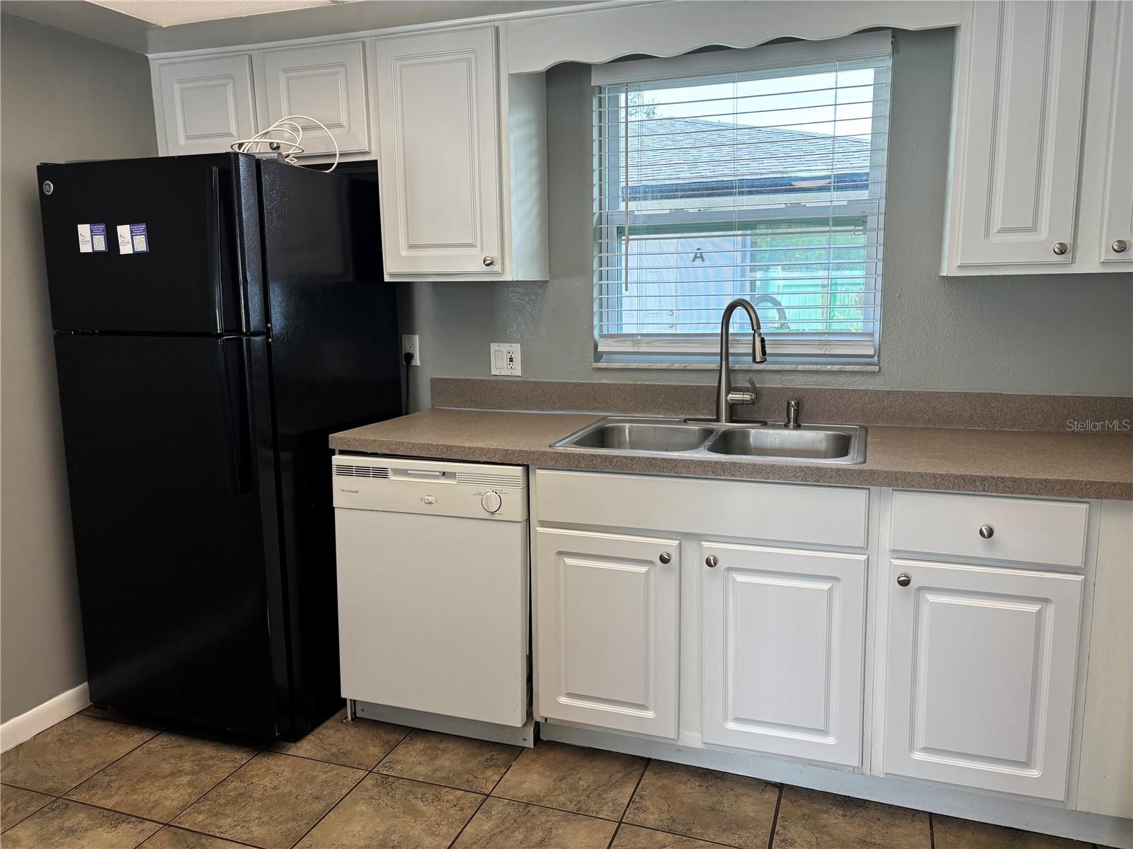 MAXIMO WOODS UNIT ONE - Residential Lease