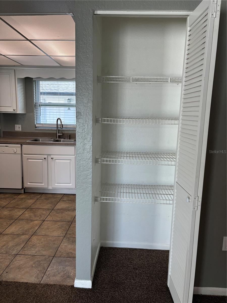 MAXIMO WOODS UNIT ONE - Residential Lease