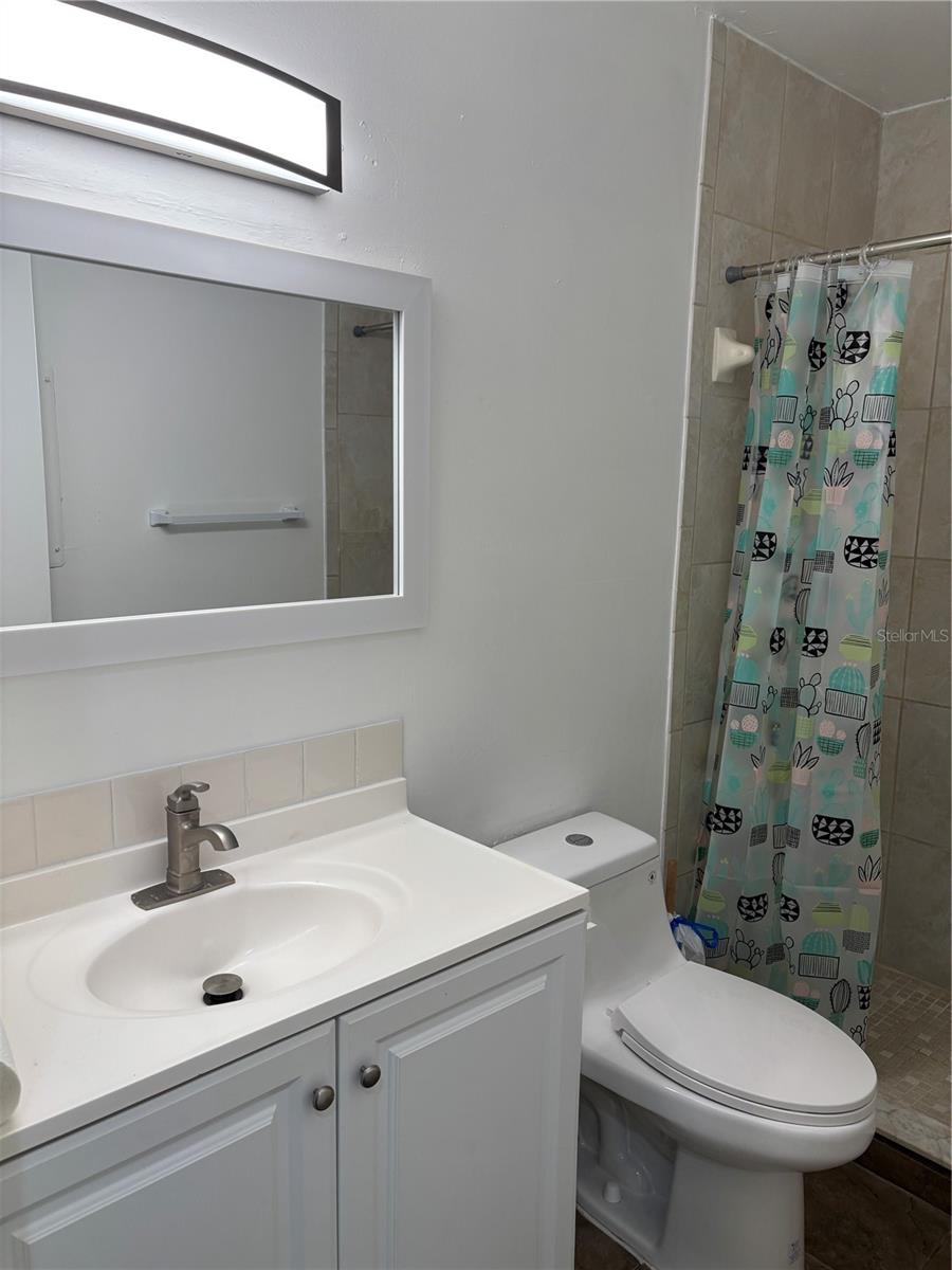 MAXIMO WOODS UNIT ONE - Residential Lease