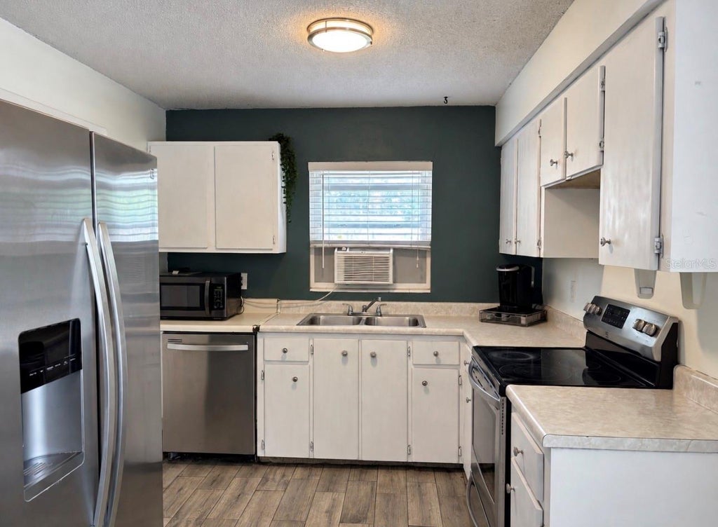 Photo of 6745 Larch Lane, Orlando, FL 32807 (MLS # O6449382)