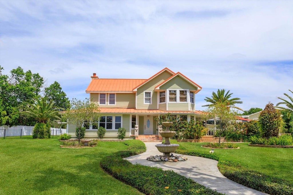 Photo of 36408 E Eldorado Lake Drive, Eustis, FL 32736 (MLS # O6422044)