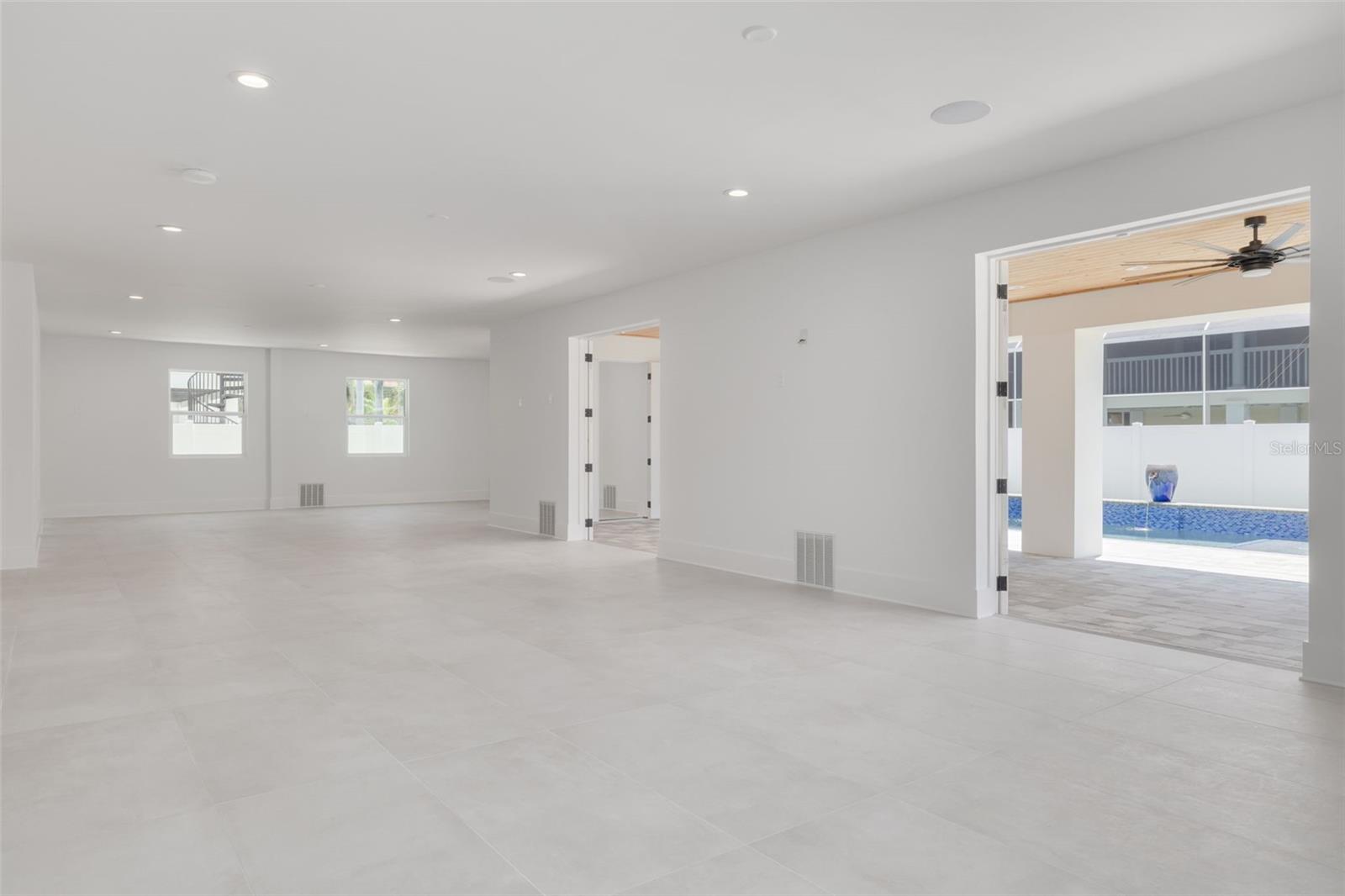 KIPP'S COLONY ESTATES AT PASADENA YACHT/COUNTRY CL - Residential