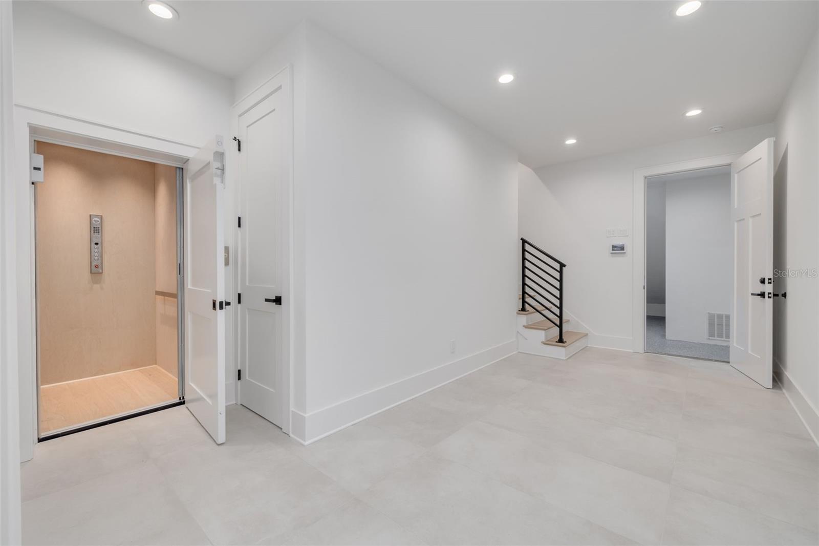 KIPP'S COLONY ESTATES AT PASADENA YACHT/COUNTRY CL - Residential