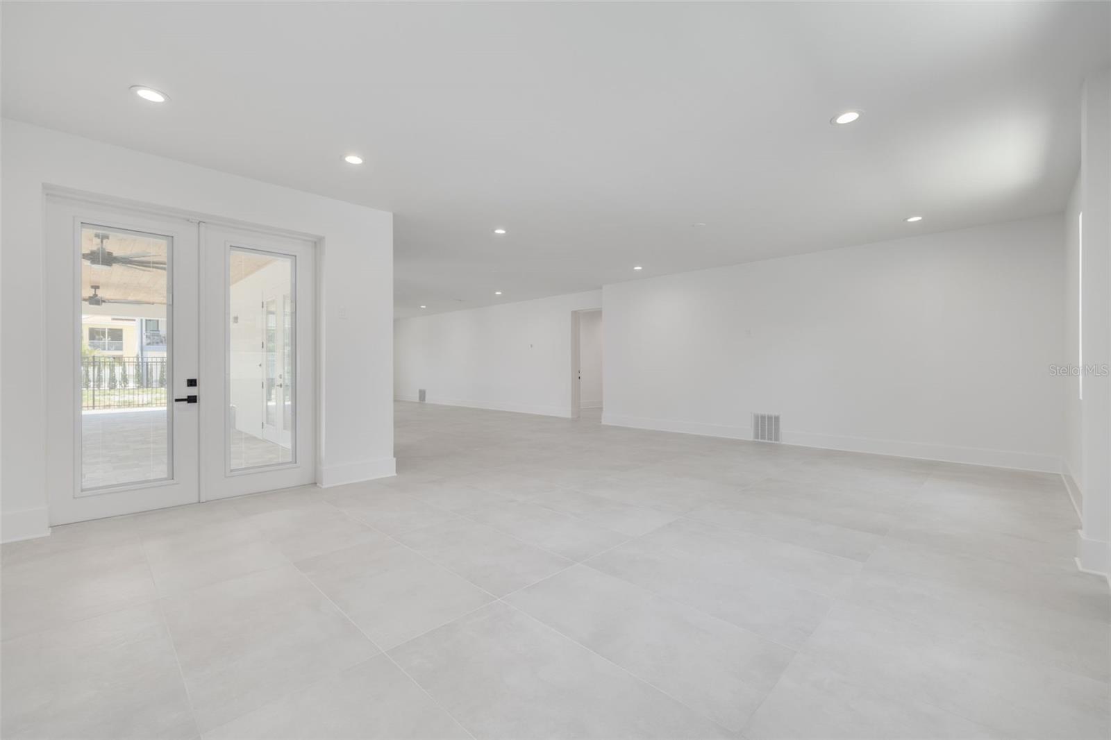 KIPP'S COLONY ESTATES AT PASADENA YACHT/COUNTRY CL - Residential