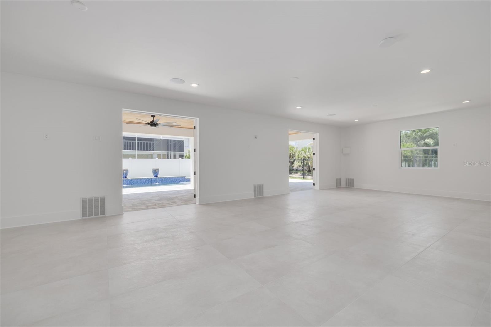 KIPP'S COLONY ESTATES AT PASADENA YACHT/COUNTRY CL - Residential