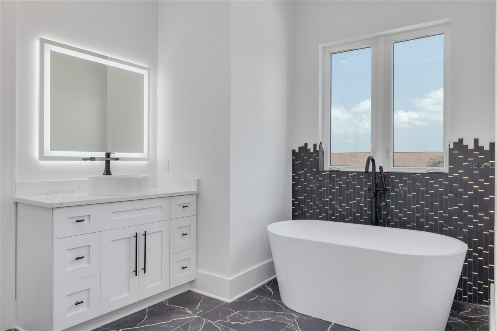 KIPP'S COLONY ESTATES AT PASADENA YACHT/COUNTRY CL - Residential