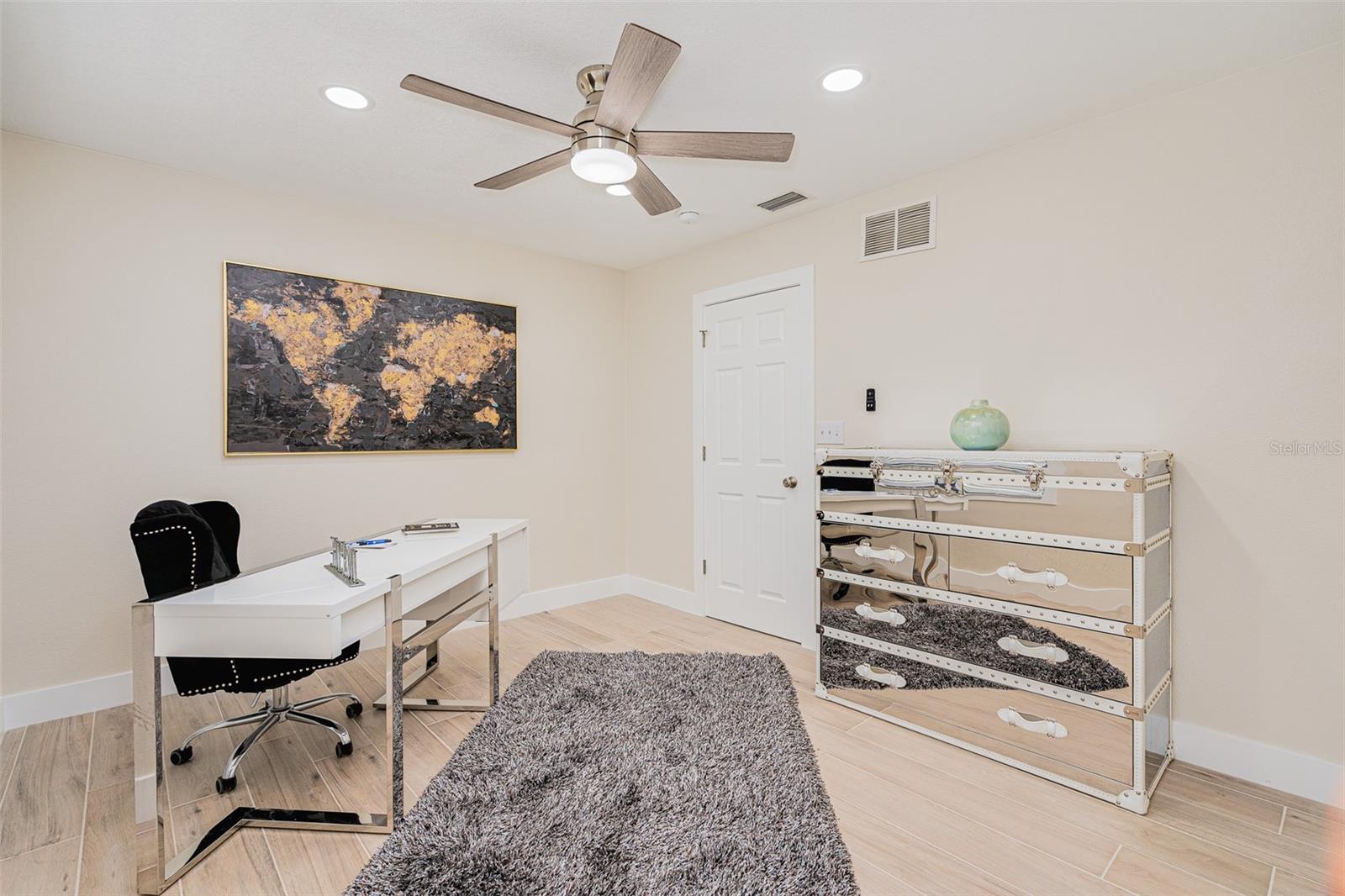 LIGHTHOUSE SHORES - Residential