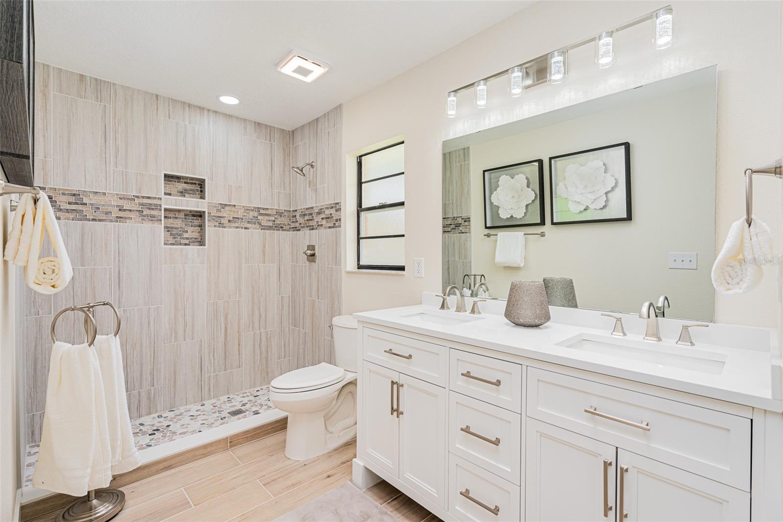 LIGHTHOUSE SHORES - Residential