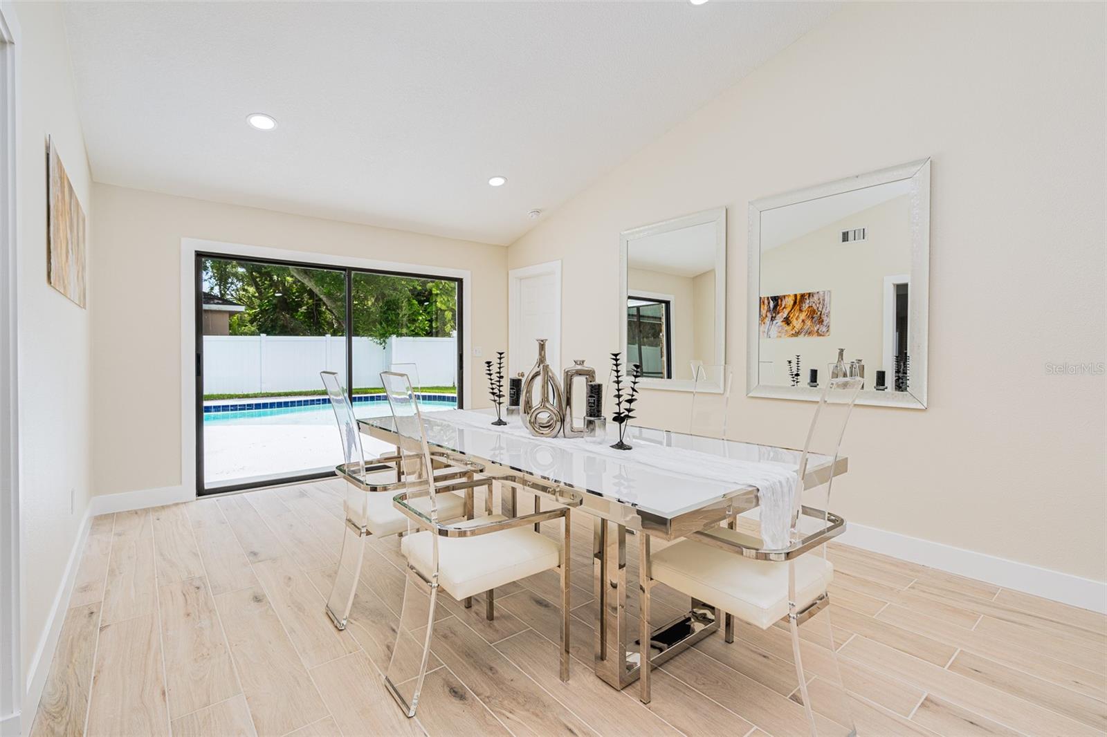 LIGHTHOUSE SHORES - Residential