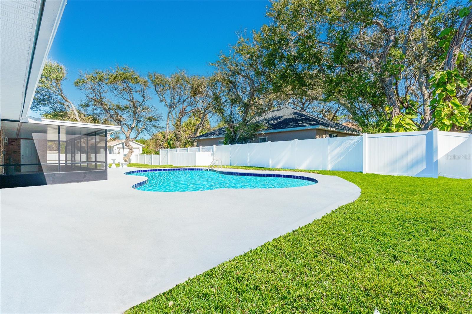 LIGHTHOUSE SHORES - Residential