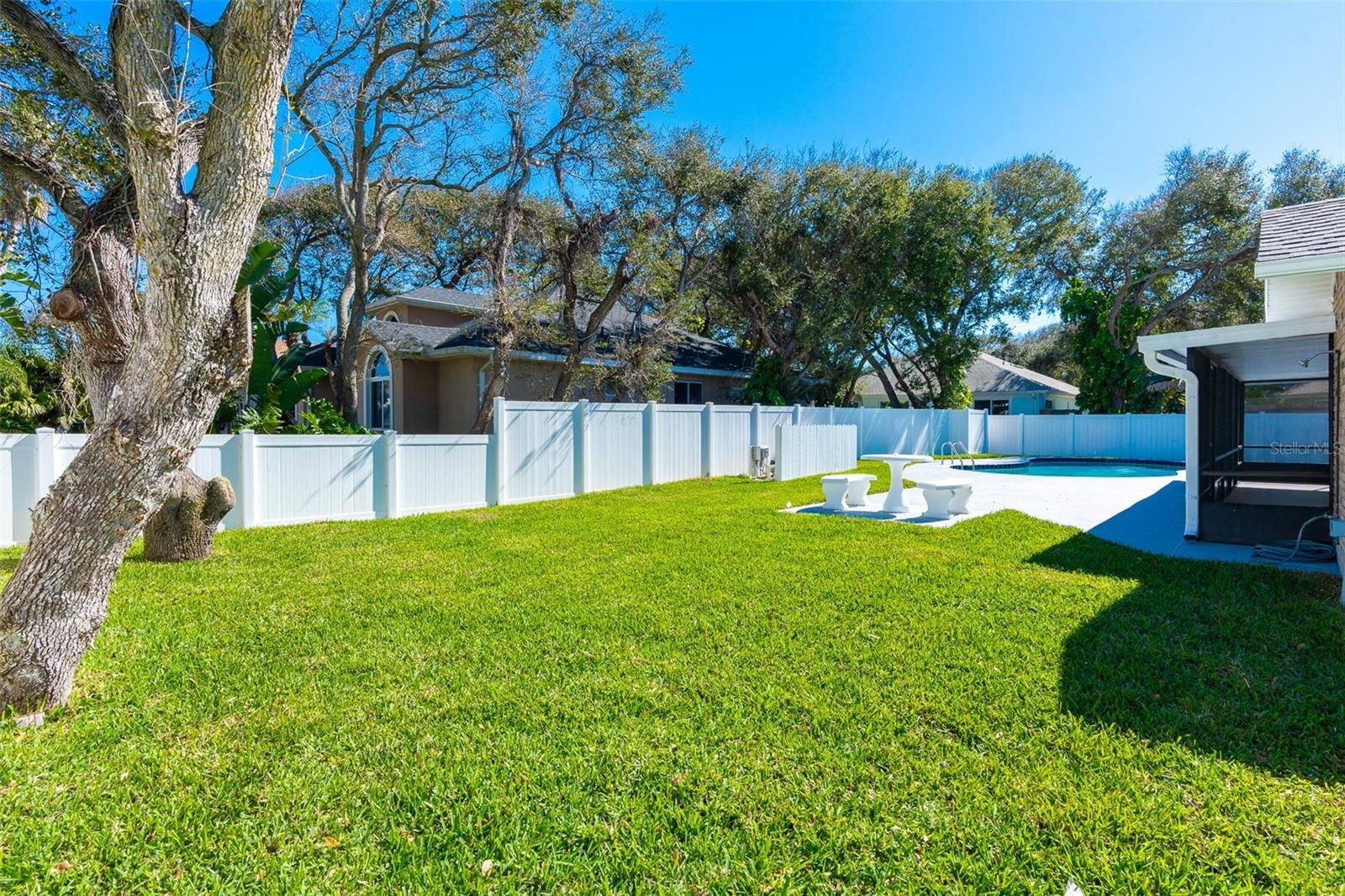 LIGHTHOUSE SHORES - Residential