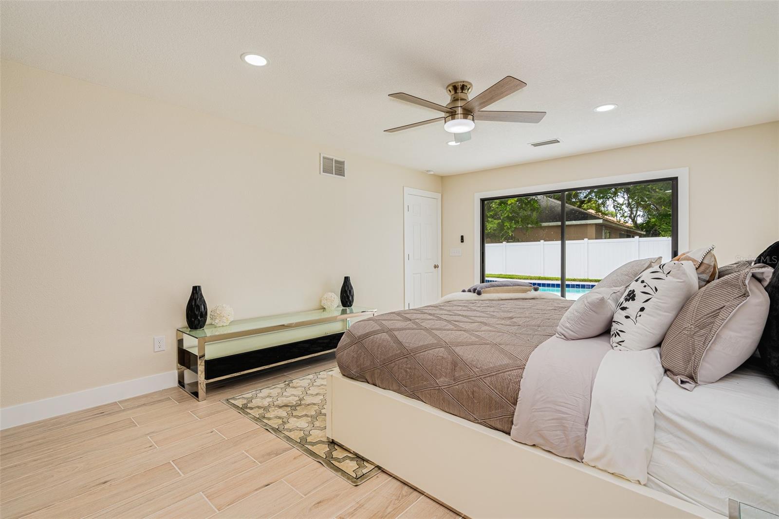 LIGHTHOUSE SHORES - Residential