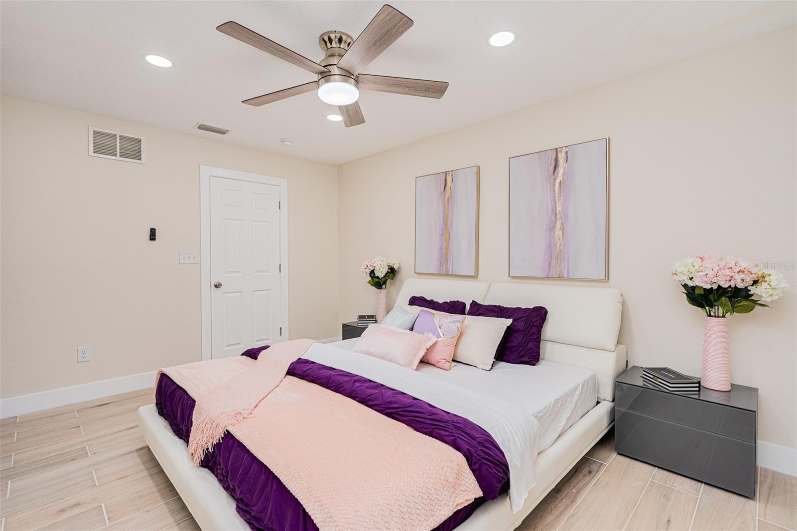 LIGHTHOUSE SHORES - Residential