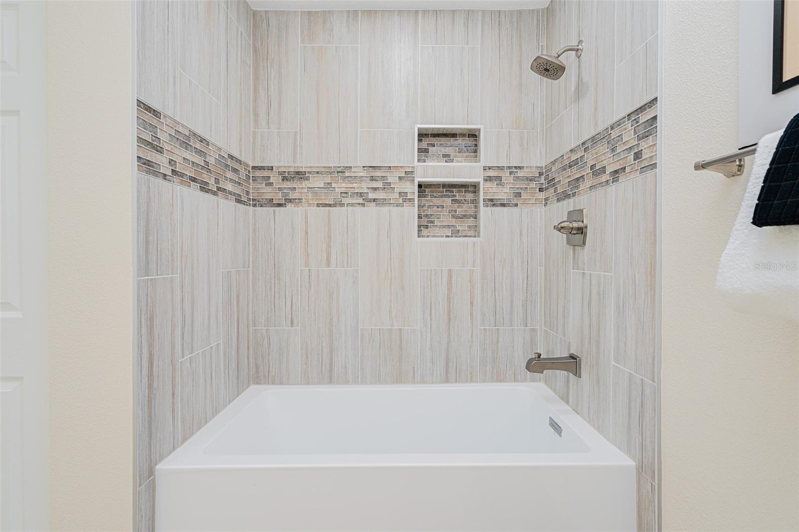 LIGHTHOUSE SHORES - Residential