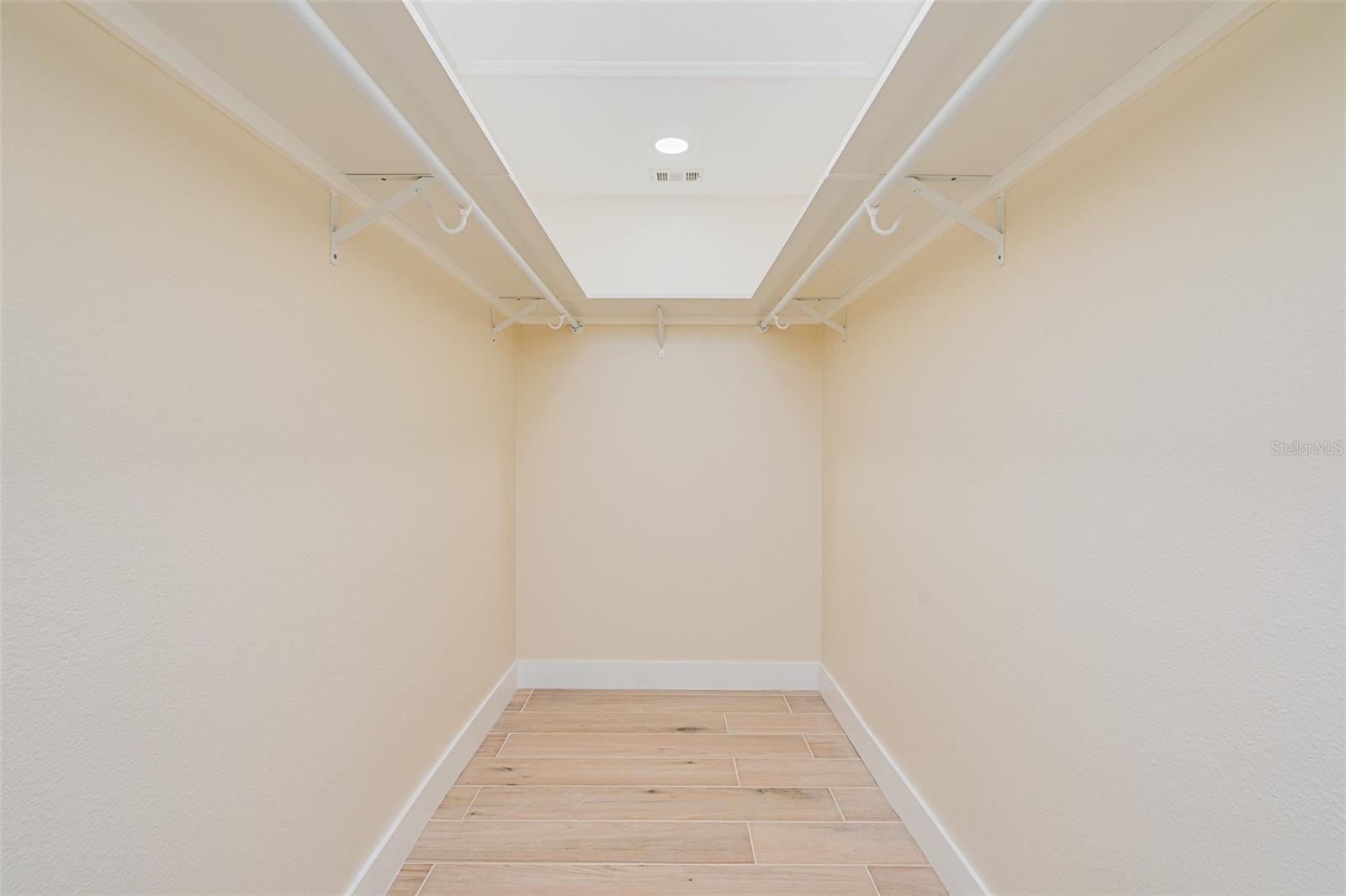 LIGHTHOUSE SHORES - Residential