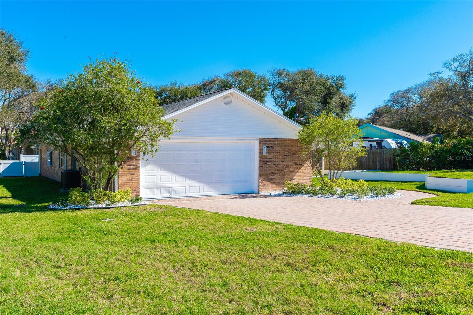 LIGHTHOUSE SHORES - Residential