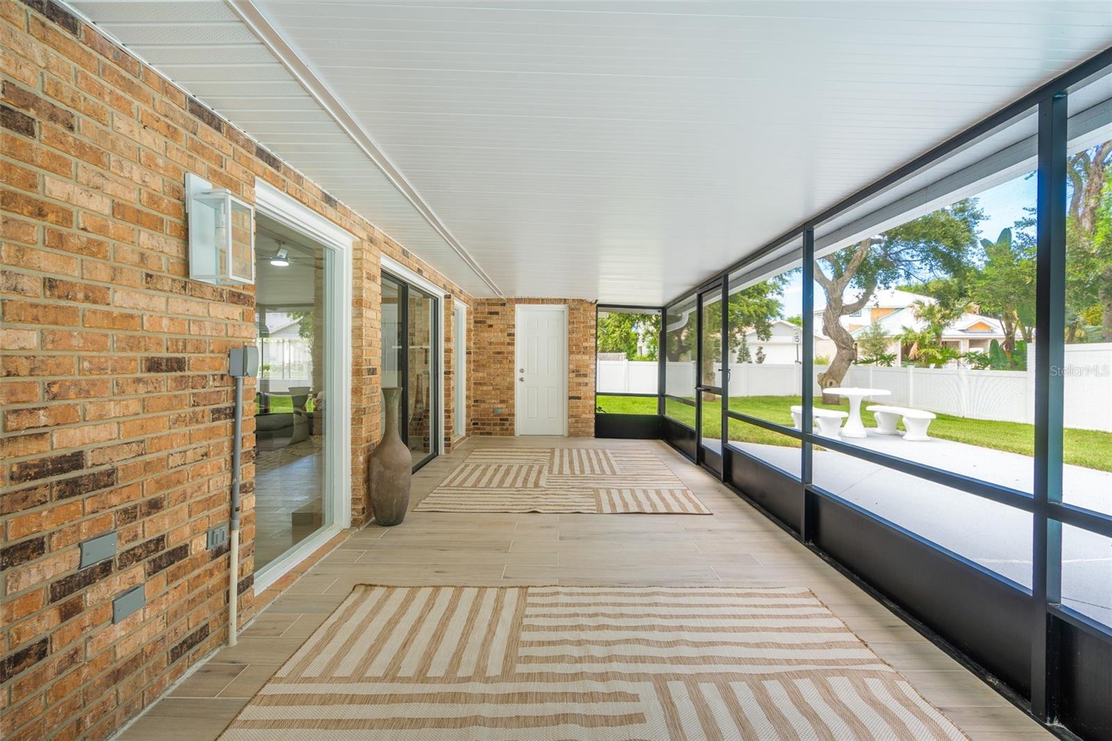 LIGHTHOUSE SHORES - Residential