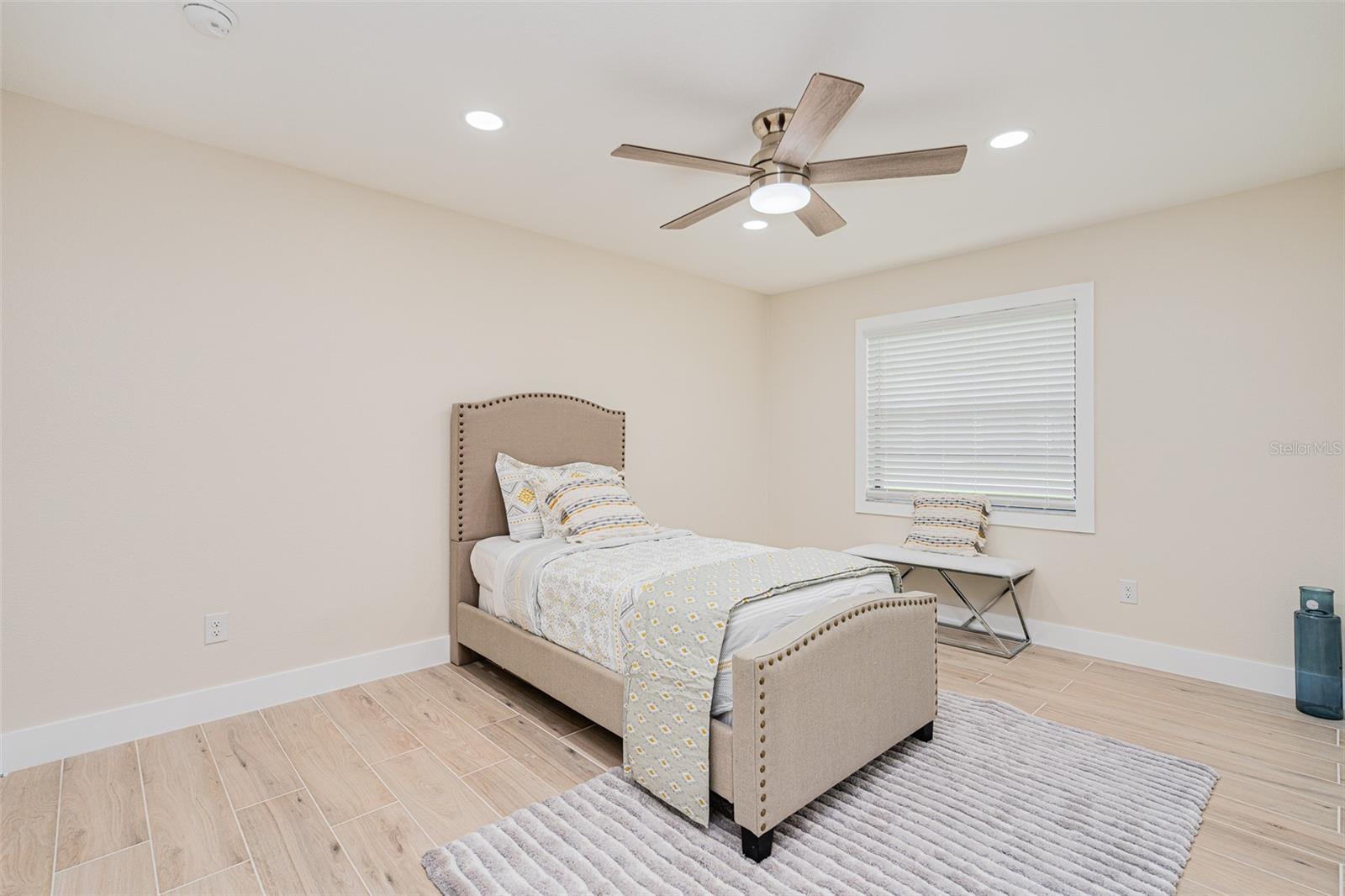 LIGHTHOUSE SHORES - Residential