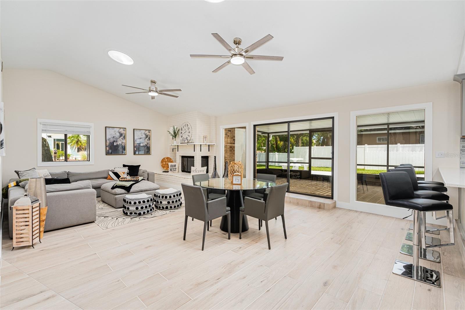 LIGHTHOUSE SHORES - Residential