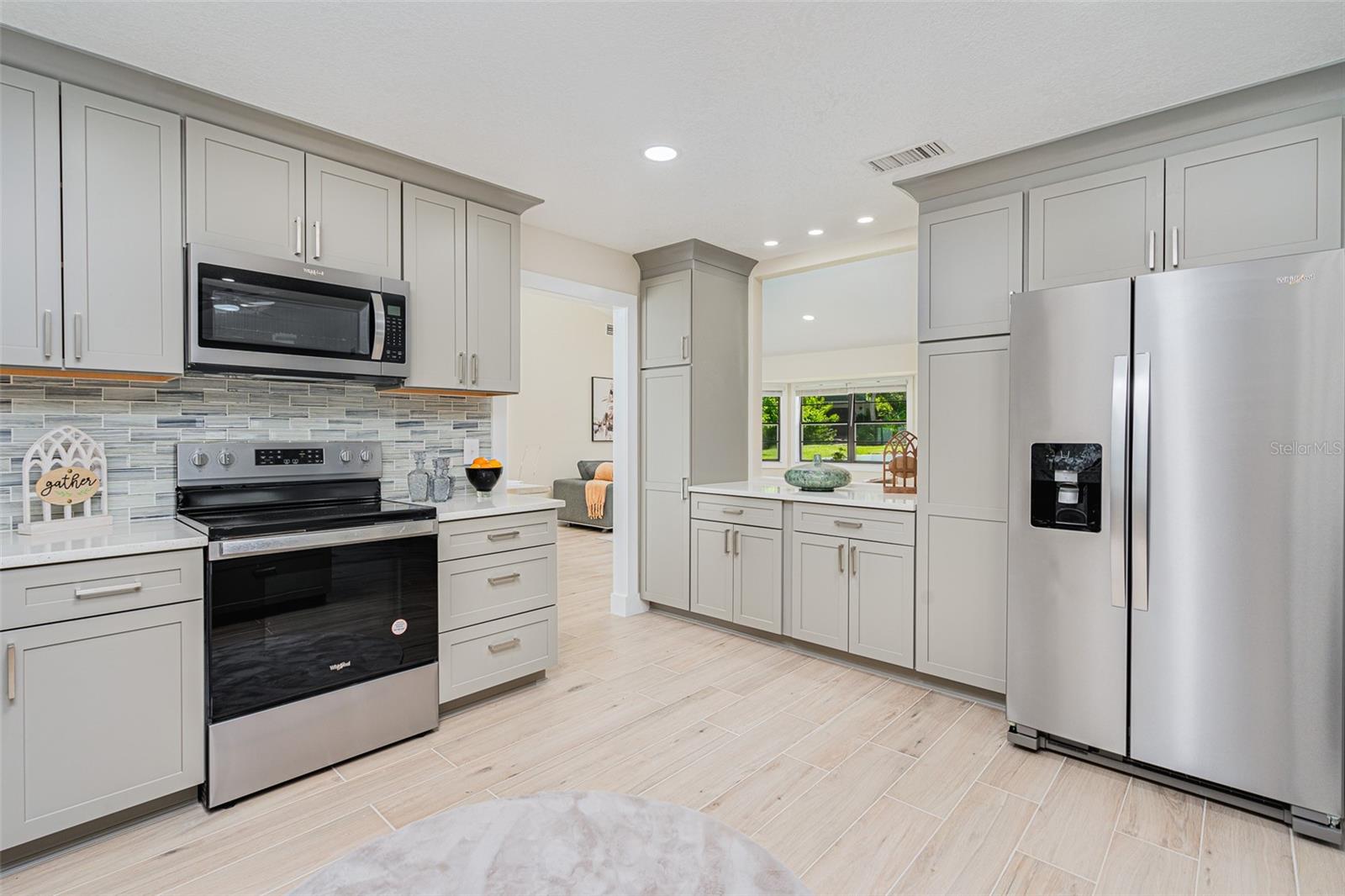 LIGHTHOUSE SHORES - Residential